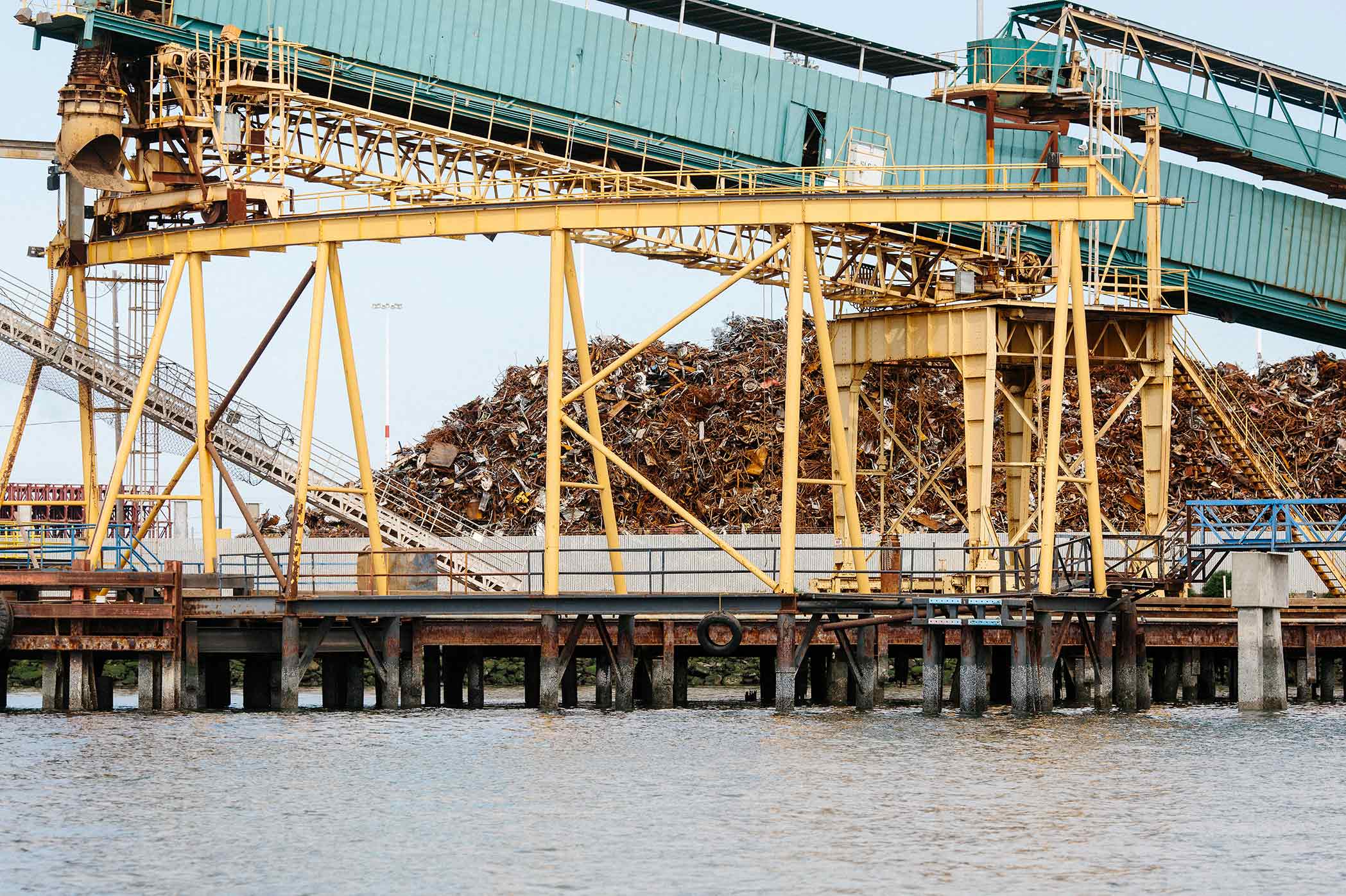 Schnitzer Steel polluting shoreline site